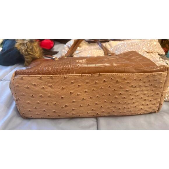 Ellen Tracy Congnac Hand Bag Gold‎ Hardware - Picture 6 of 10